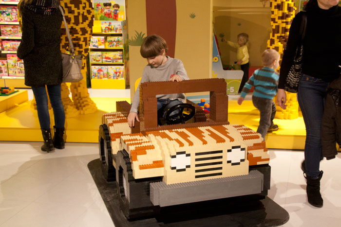 Машинка из LEGO Duplo