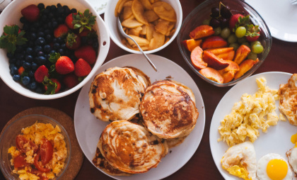 Вкус по выбору: в российских школах предложили ввести шведский стол