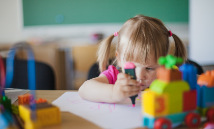 Что делать, если место в детском саду дали далеко от дома: отказываться или нет