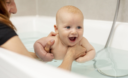 Раз в неделю или каждый день? Как часто купать новорожденного