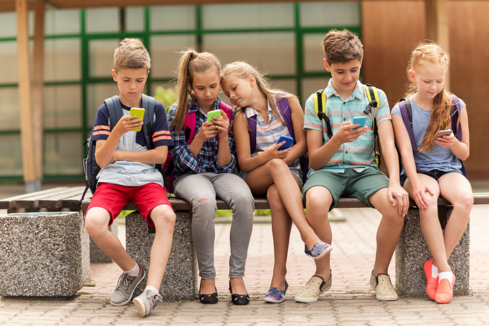 Дети не могут жить без смартфонов и гаджетов
