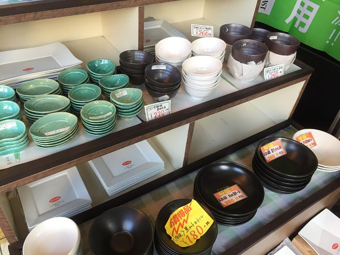 Распродажа посуды в Токио