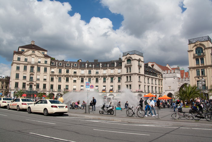 Полукруглая площадь в Мюнхене