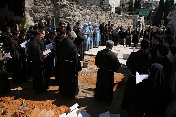 Молитва у гробницы святого Лазаря