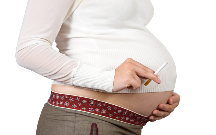 Витамин С уменьшает вред от курения при беременности