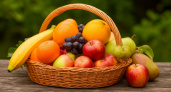 Летние фрукты: какие из них лучше не давать детям и почему