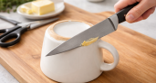 Смазываю кружку сливочным маслом — и ножи снова режут как новые: старый советский способ быстрой заточки