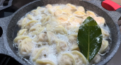 Одна ложка на кастрюлю — и пельмени никогда не разварятся: вкус лучше даже у магазинных полуфабрикатов