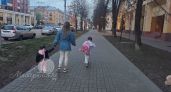 Папа в отпуске, мама с деньгами: почему родителям не удастся «поделить» пособие на ребёнка