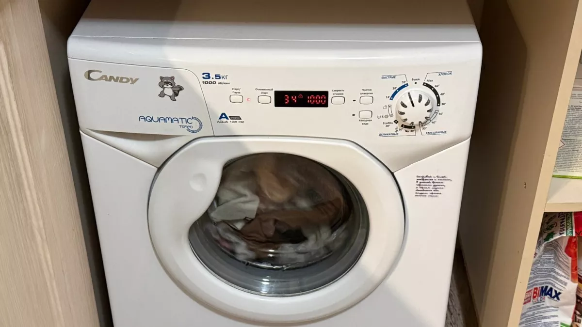 Вот как правильно стирать обувь в машинке - старые кроссовки станут снова новые. Оказывается, многие не знают